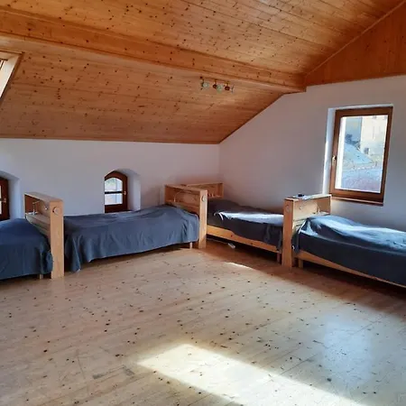 Strelnice Hostel *
